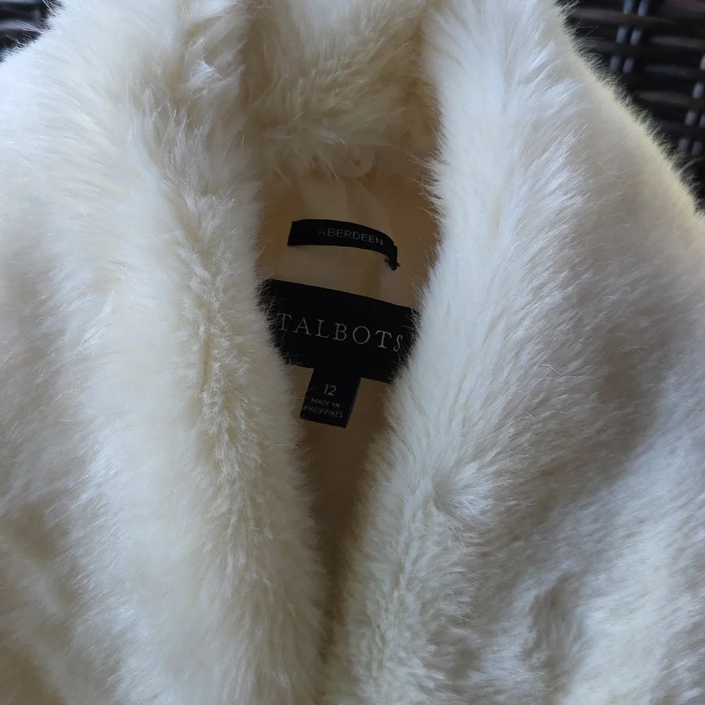 Talbots Winter White Boiled Wool Jacketwith Removeable Faux Fur Collar. - Picture 2 of 5